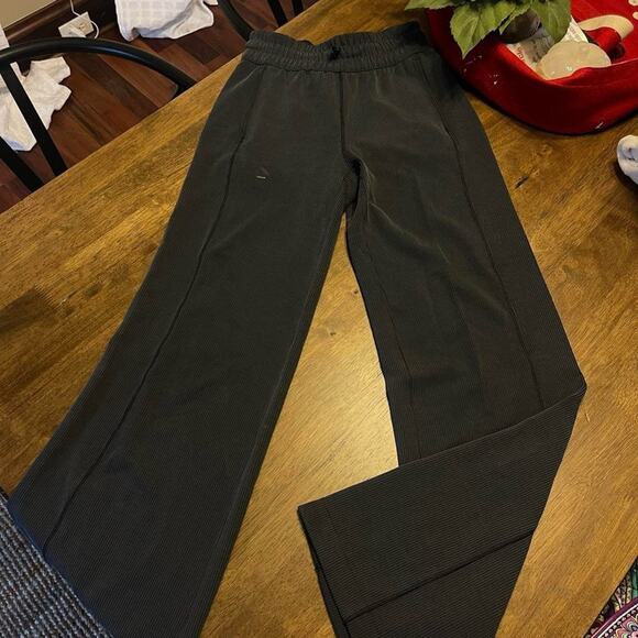BRAND NEW WORN ONCE!!!!!!! lululemon ribbed softstreme pant
o - Picture 2 of 8